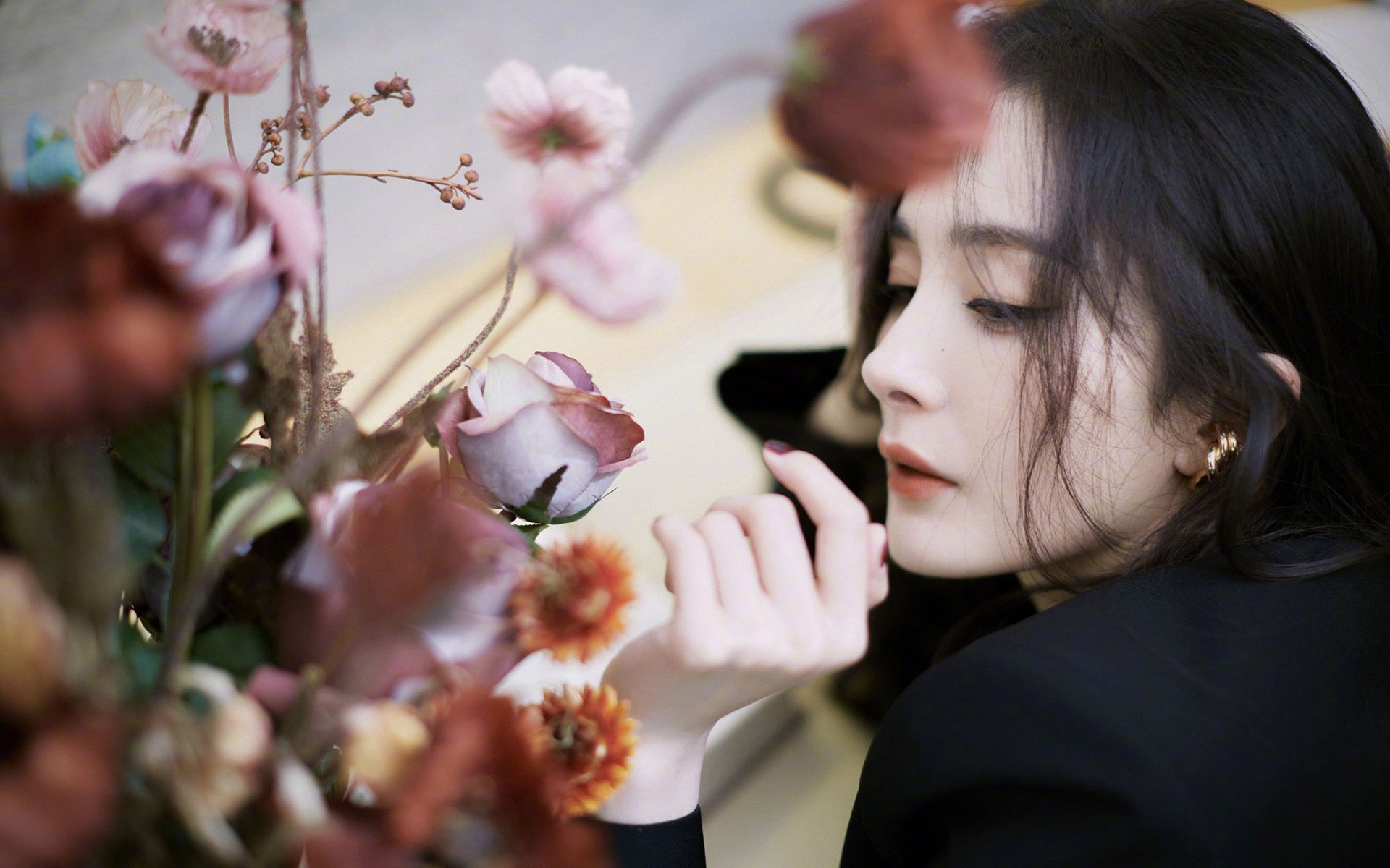 是否应加强对青少年球员经纪人管理，关于加强青少年足球工作的意见