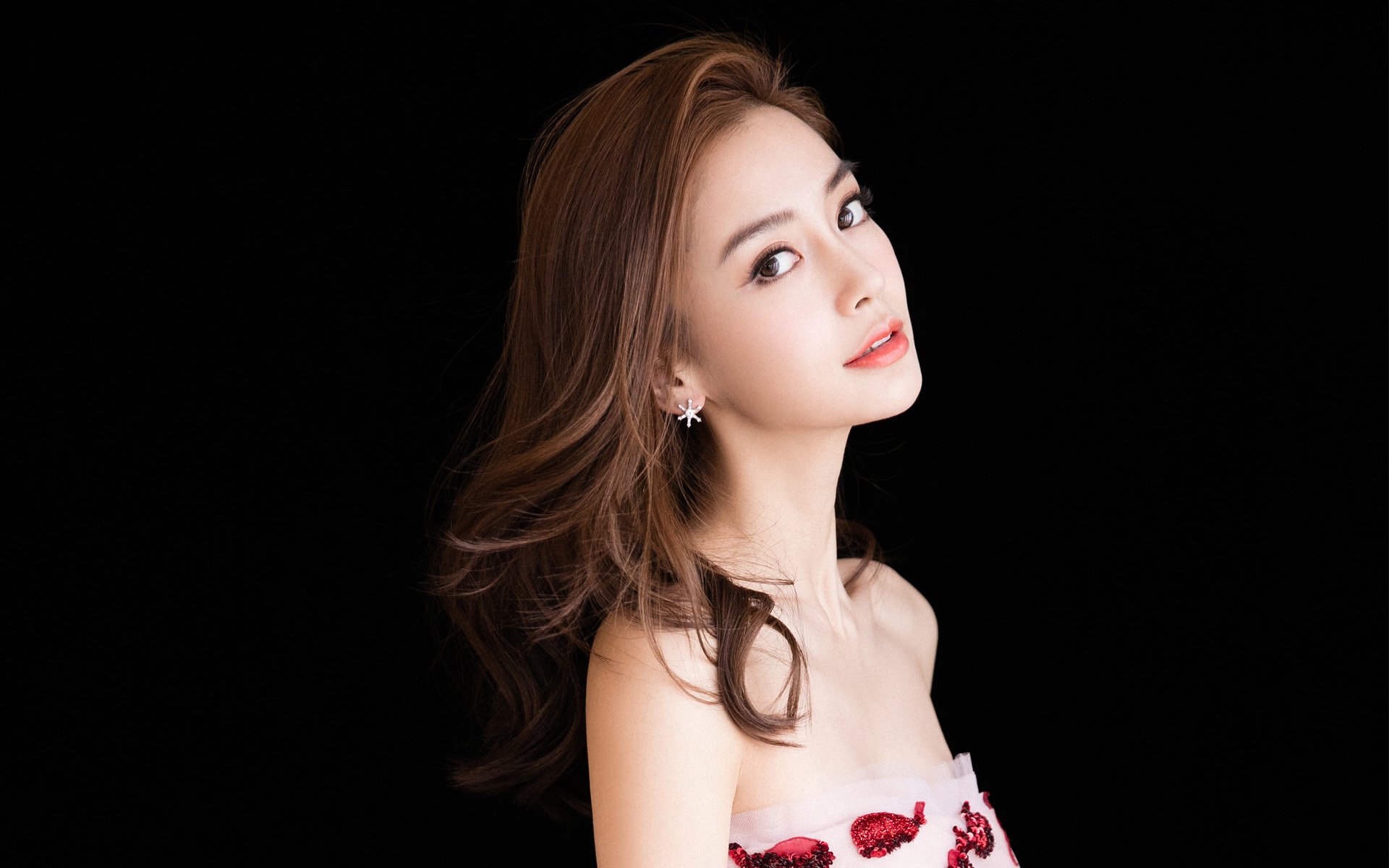 九游下载中心-皇家马德里主场3-0战胜皇家社会，取得胜利，皇家马德里3连冠