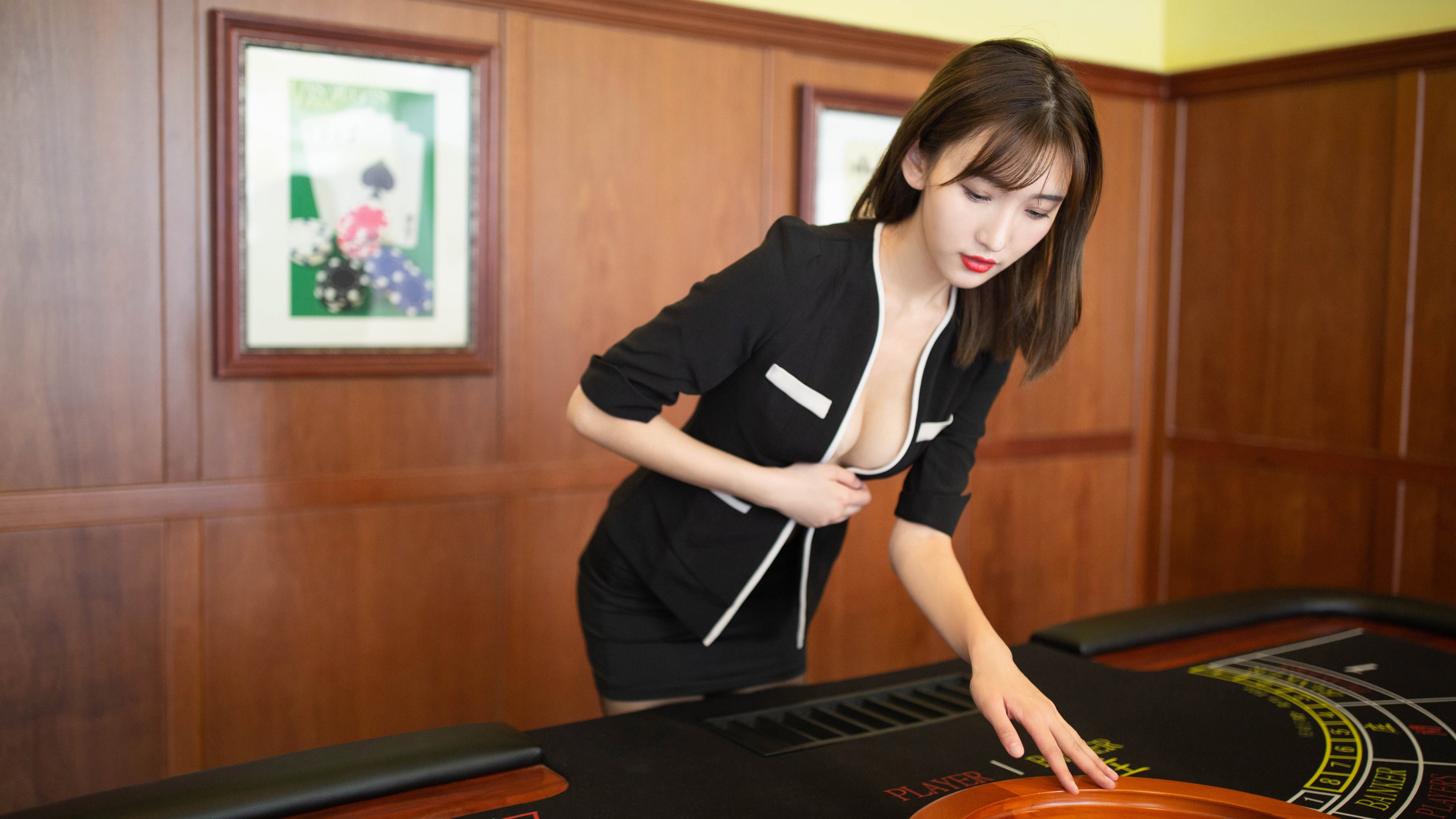 九游下载官网-独行侠内外线配合默契击退来犯之敌，独行侠防守